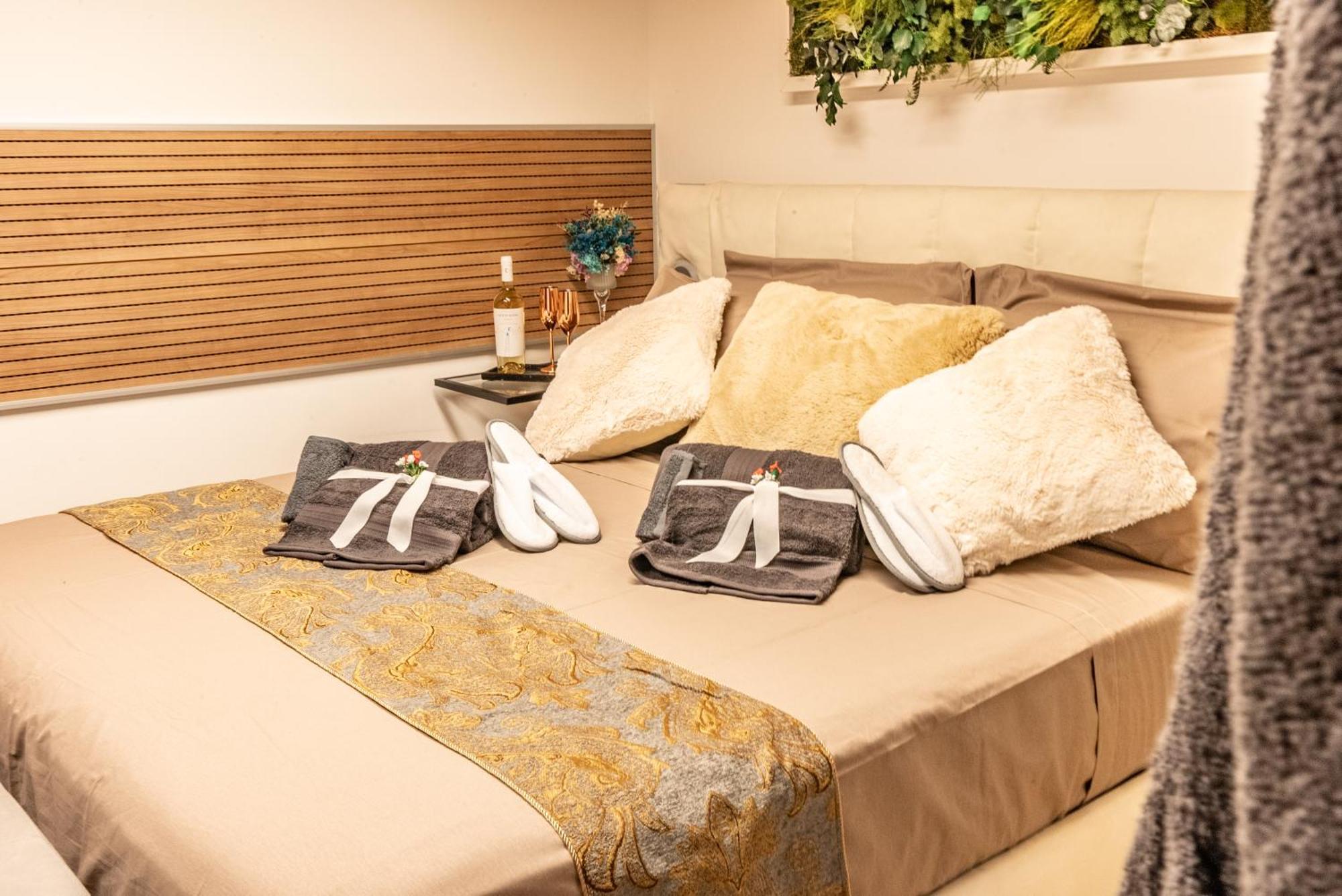 Luxe & Central Haven - Jacuzzi, Sauna, Steam, Private Parking Como Exterior foto